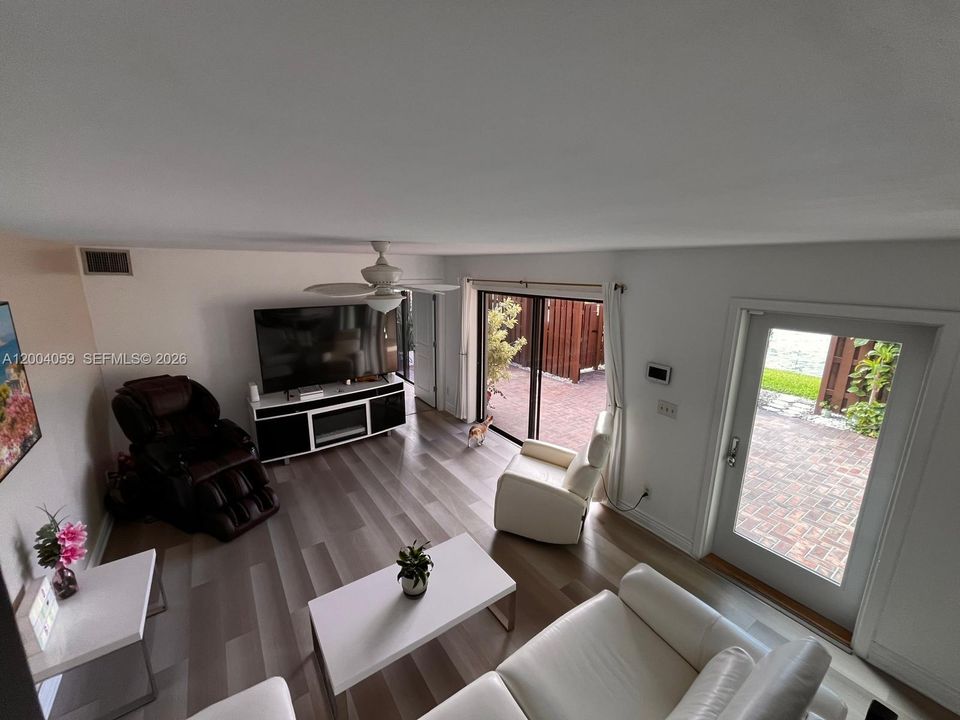Activo con contrato: $459,900 (3 camas, 2 baños, 1654 Pies cuadrados)