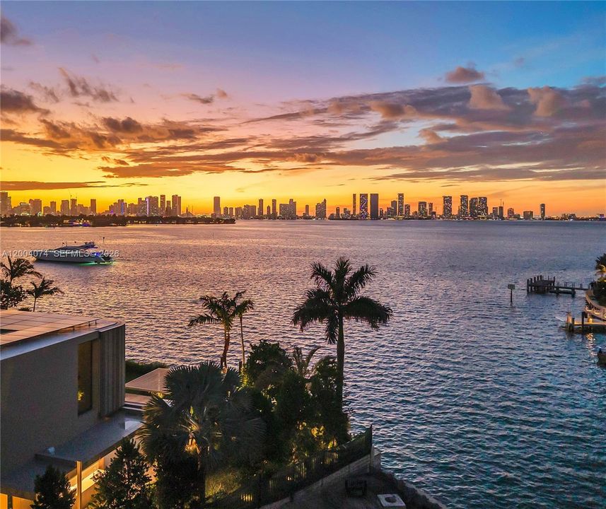 For Sale: $85,000,000 (8 beds, 9 baths, 10385 Square Feet)