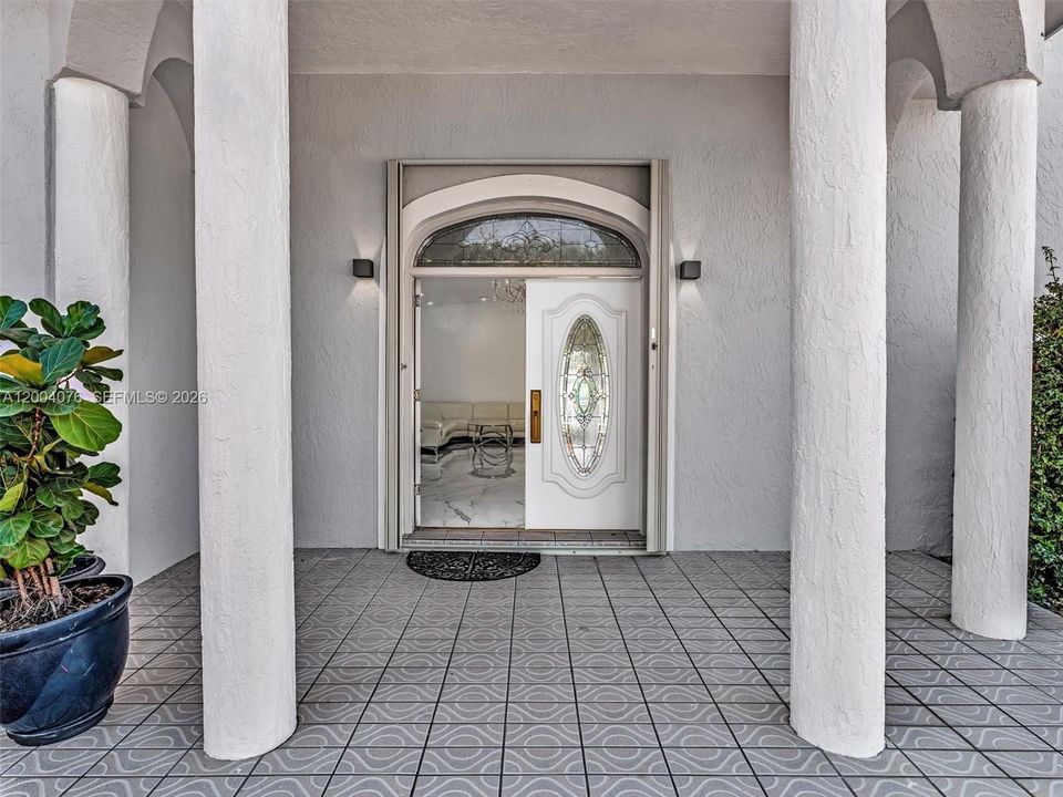 Activo con contrato: $16,750 (5 camas, 5 baños, 3908 Pies cuadrados)