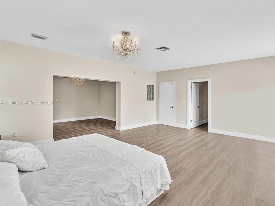 Activo con contrato: $16,750 (5 camas, 5 baños, 3908 Pies cuadrados)