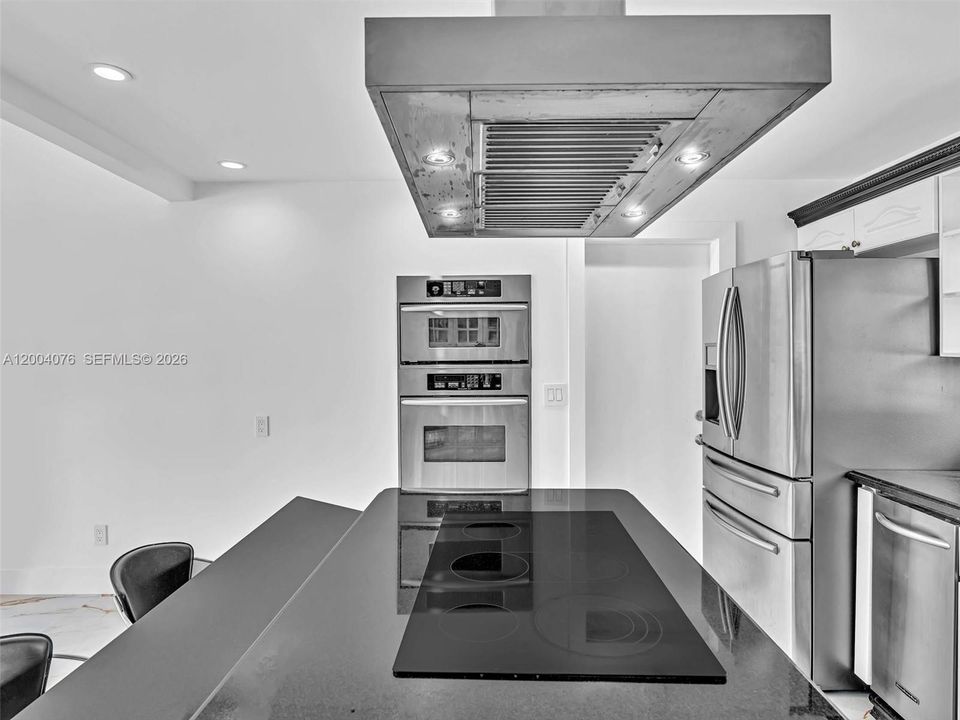Activo con contrato: $16,750 (5 camas, 5 baños, 3908 Pies cuadrados)