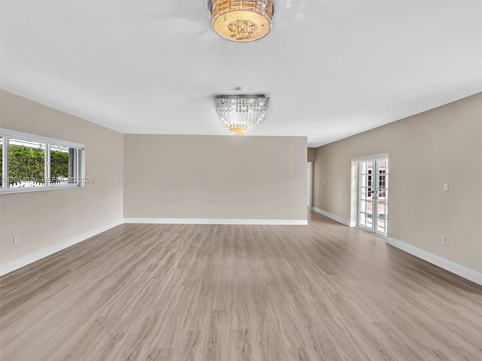 Activo con contrato: $16,750 (5 camas, 5 baños, 3908 Pies cuadrados)