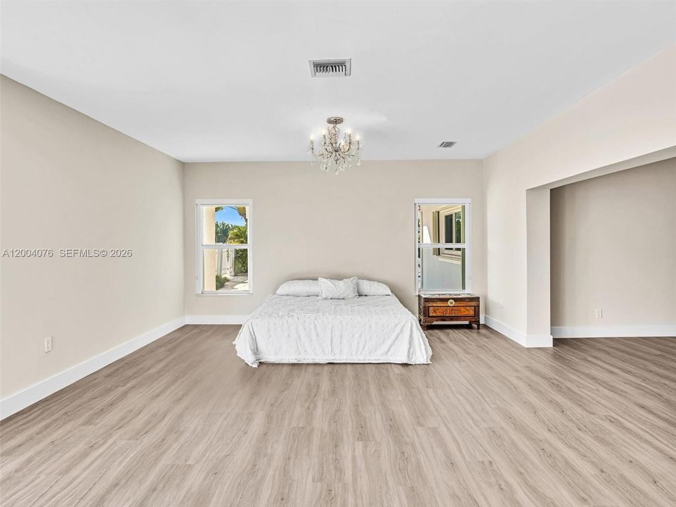 Activo con contrato: $16,750 (5 camas, 5 baños, 3908 Pies cuadrados)