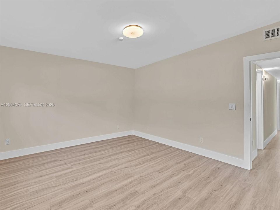 Activo con contrato: $16,750 (5 camas, 5 baños, 3908 Pies cuadrados)