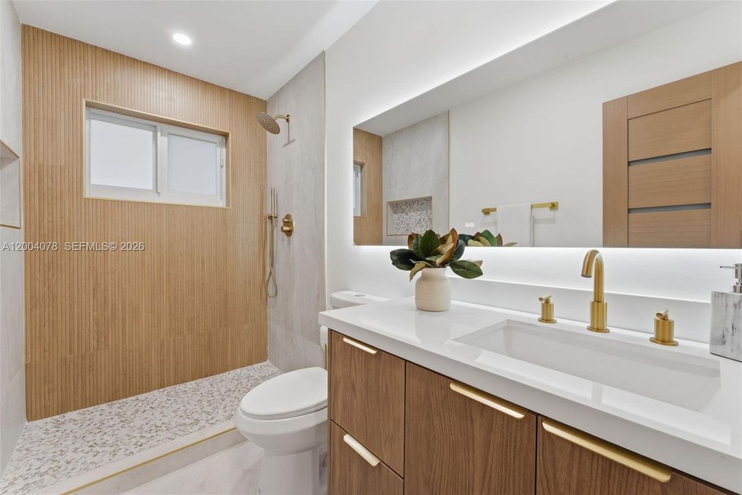На продажу: $1,595,000 (3 спален, 3 ванн, 1856 Квадратных фут)