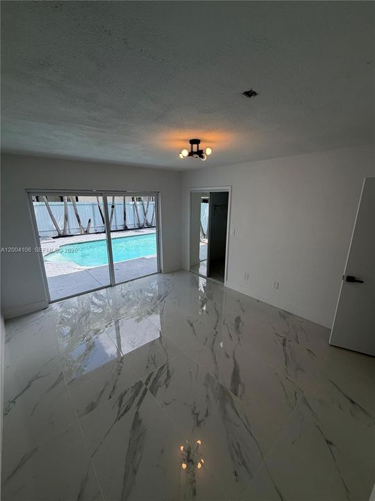 Activo con contrato: $800,000 (3 camas, 2 baños, 1686 Pies cuadrados)