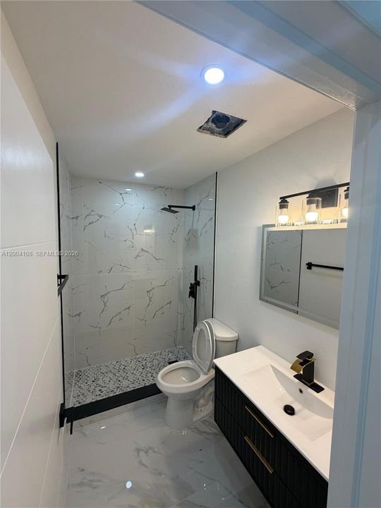 Activo con contrato: $800,000 (3 camas, 2 baños, 1686 Pies cuadrados)