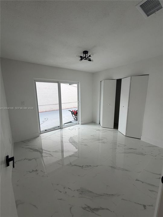 Activo con contrato: $800,000 (3 camas, 2 baños, 1686 Pies cuadrados)