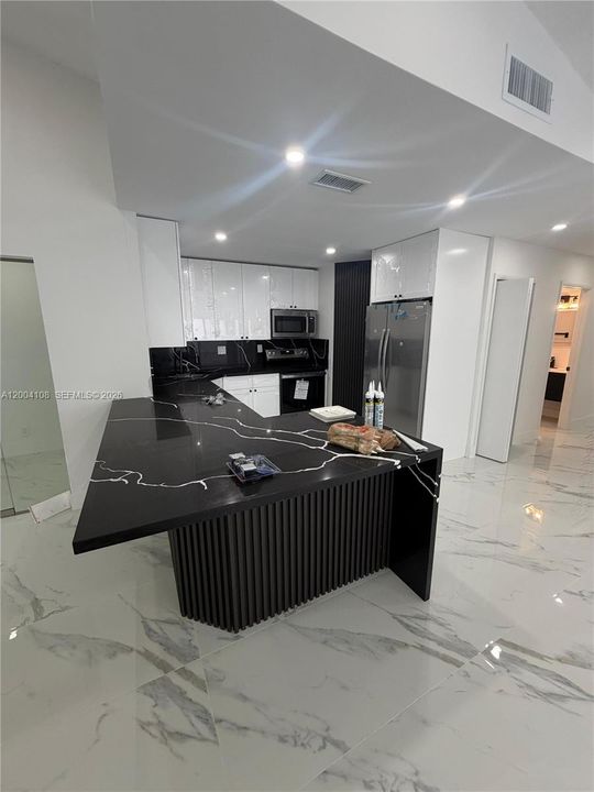 Activo con contrato: $800,000 (3 camas, 2 baños, 1686 Pies cuadrados)
