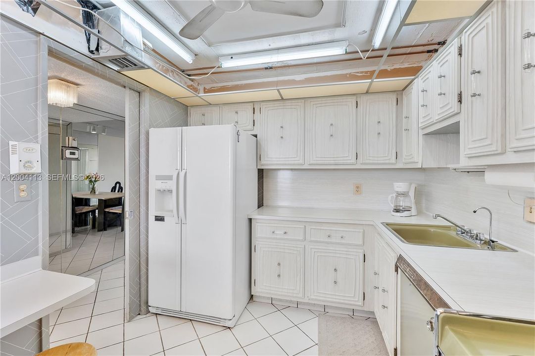 На продажу: $125,000 (1 спален, 1 ванн, 852 Квадратных фут)