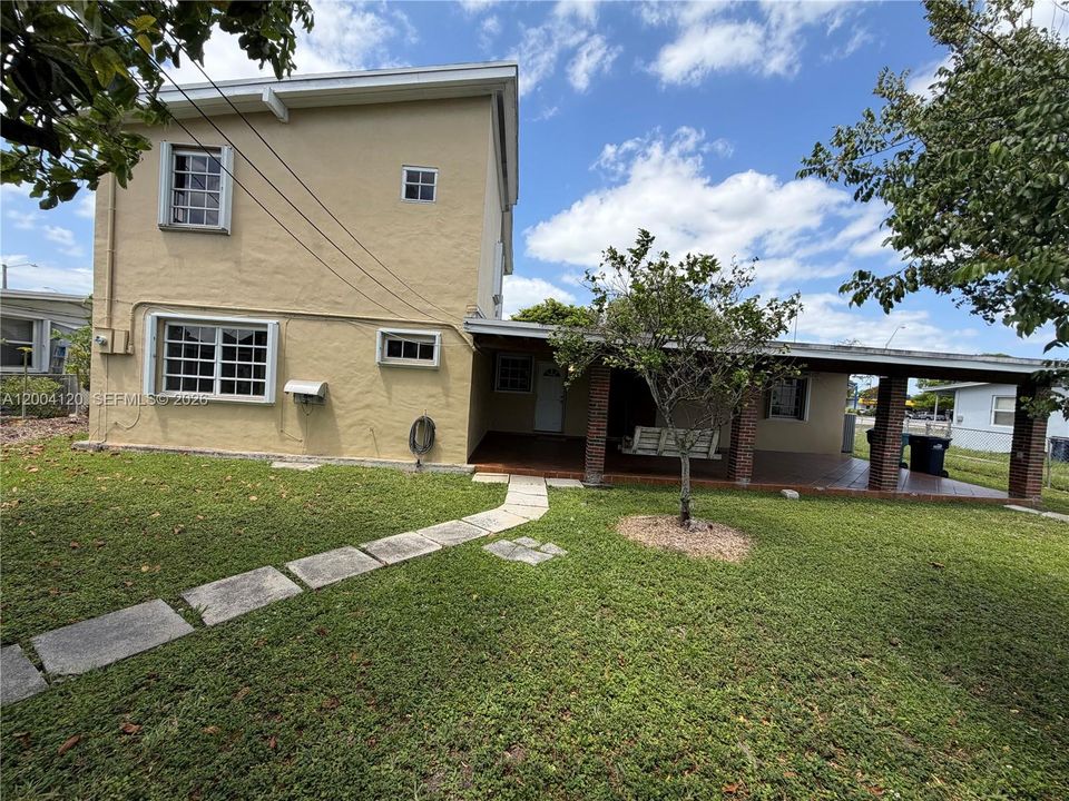 Recently Sold: $1,035,000 (5 beds, 3 baths, 2280 Square Feet)