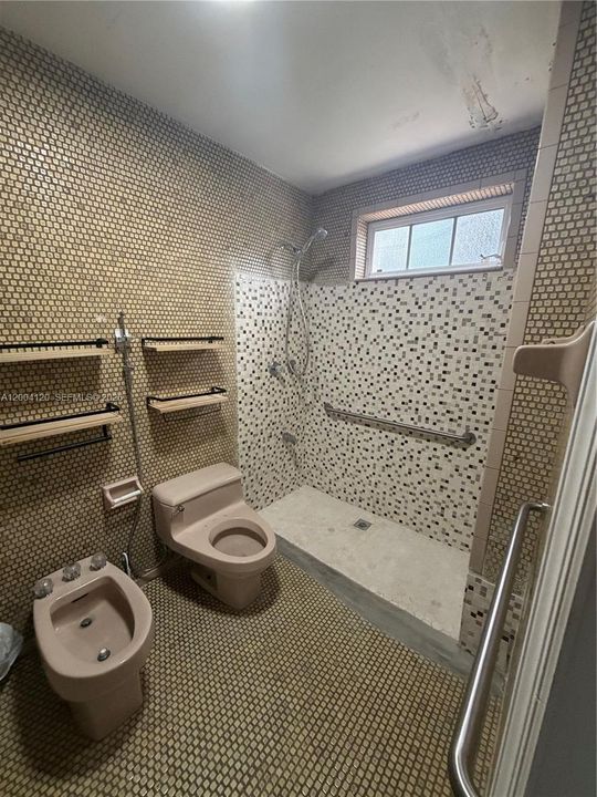 Recently Sold: $1,035,000 (5 beds, 3 baths, 2280 Square Feet)