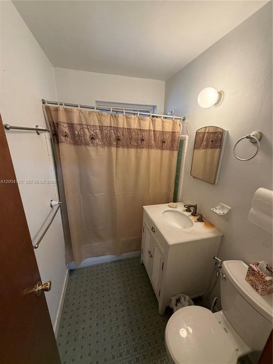Recently Sold: $1,035,000 (5 beds, 3 baths, 2280 Square Feet)
