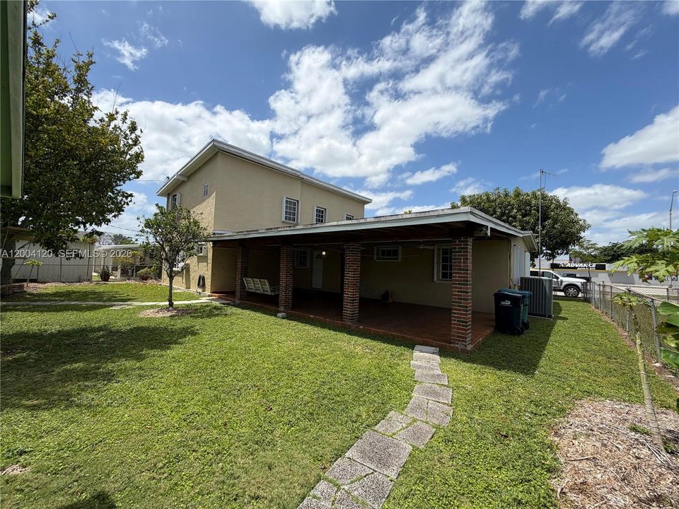 Recently Sold: $1,035,000 (5 beds, 3 baths, 2280 Square Feet)