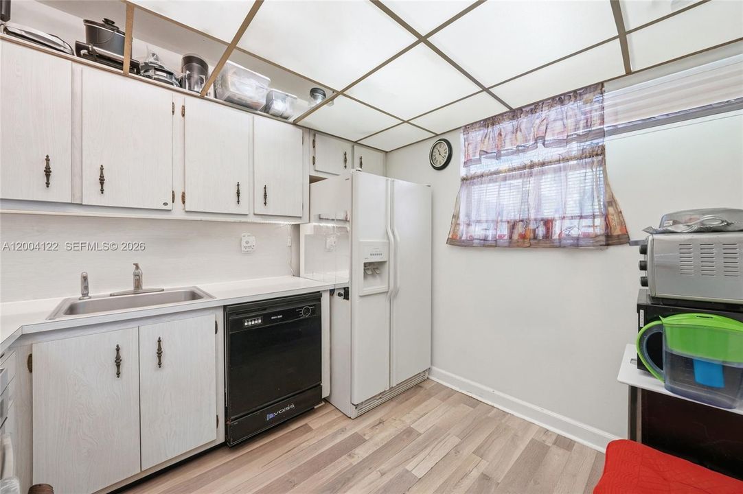 For Sale: $85,000 (1 beds, 1 baths, 720 Square Feet)