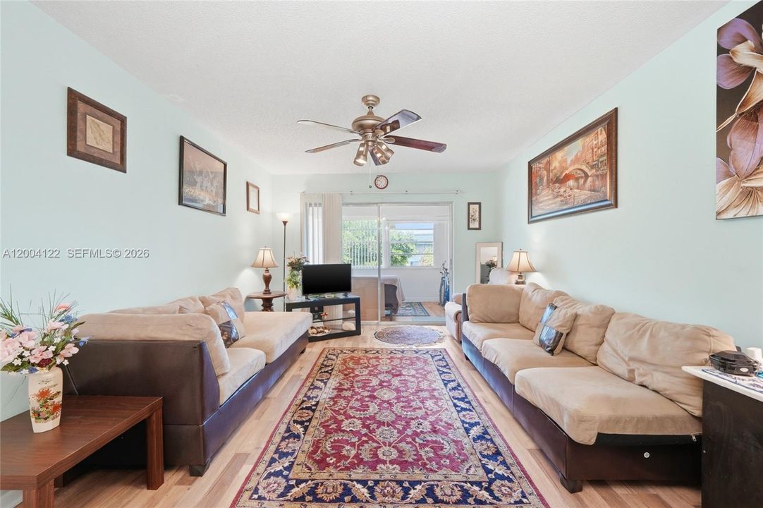 For Sale: $85,000 (1 beds, 1 baths, 720 Square Feet)