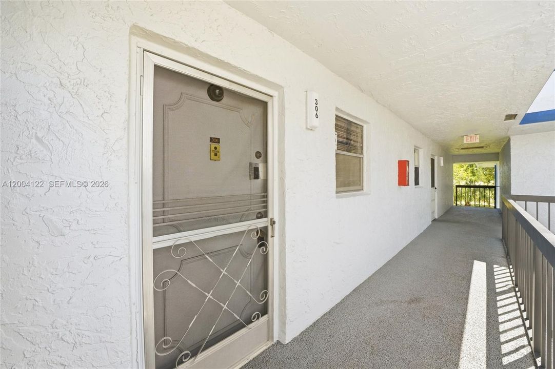 For Sale: $85,000 (1 beds, 1 baths, 720 Square Feet)