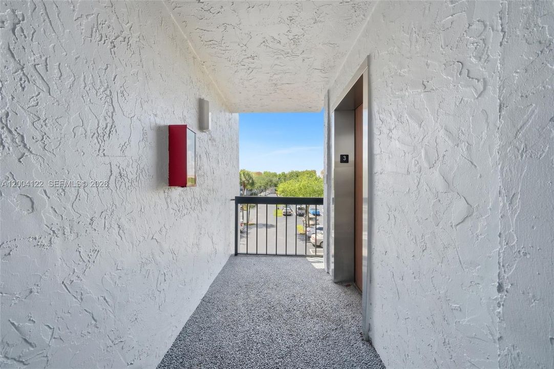 For Sale: $85,000 (1 beds, 1 baths, 720 Square Feet)