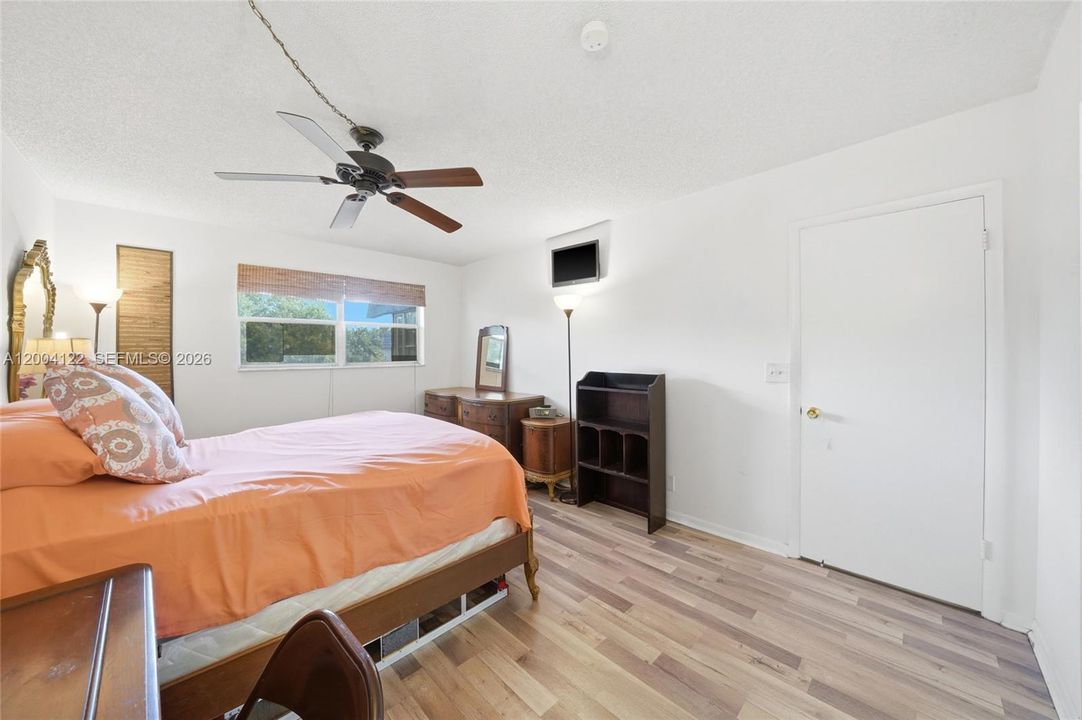 For Sale: $85,000 (1 beds, 1 baths, 720 Square Feet)