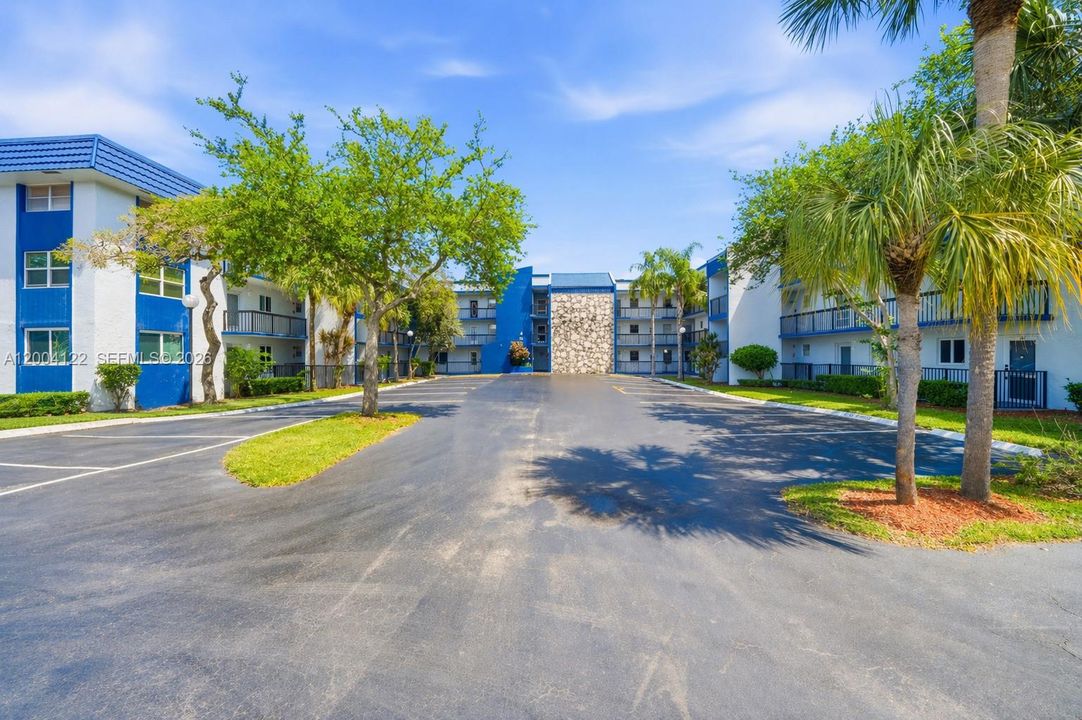 For Sale: $85,000 (1 beds, 1 baths, 720 Square Feet)