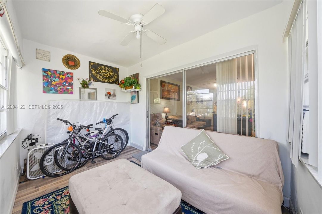 For Sale: $85,000 (1 beds, 1 baths, 720 Square Feet)