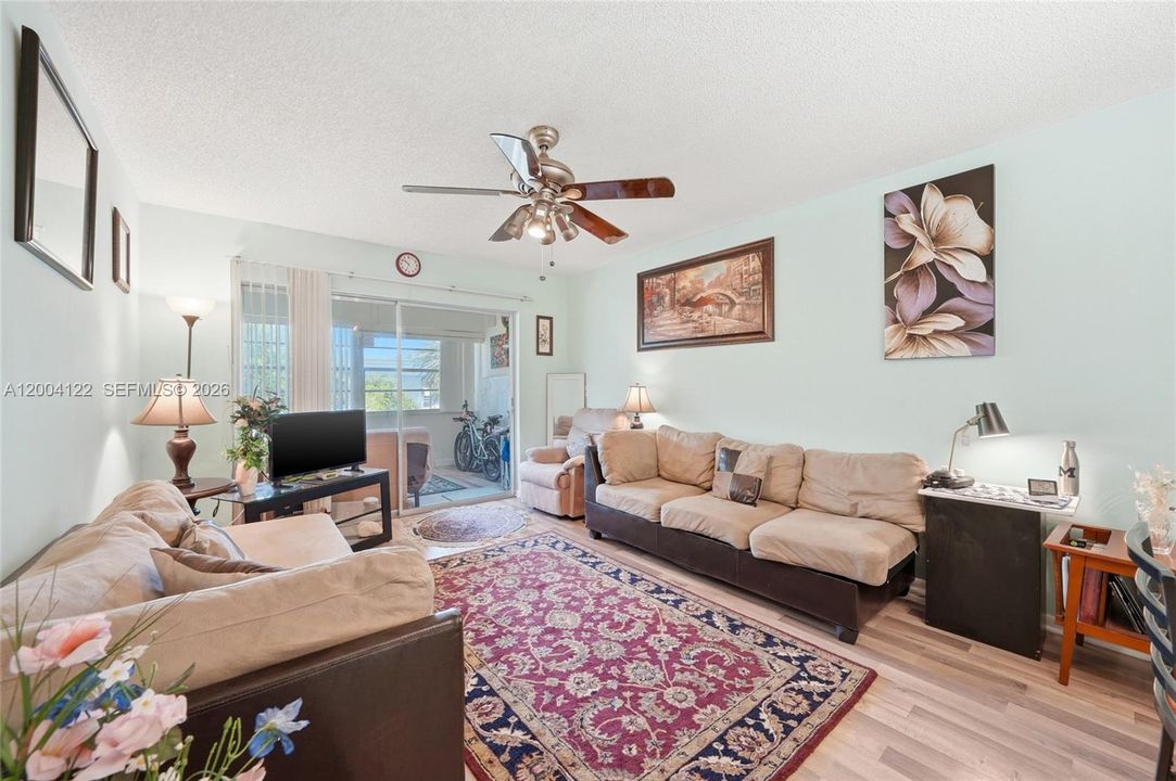 For Sale: $85,000 (1 beds, 1 baths, 720 Square Feet)
