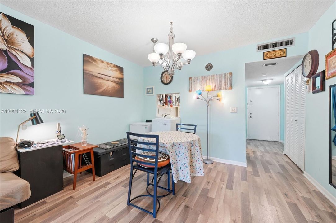 For Sale: $85,000 (1 beds, 1 baths, 720 Square Feet)