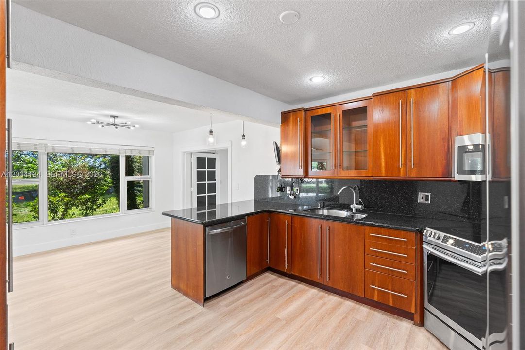 Activo con contrato: $599,900 (4 camas, 3 baños, 2664 Pies cuadrados)