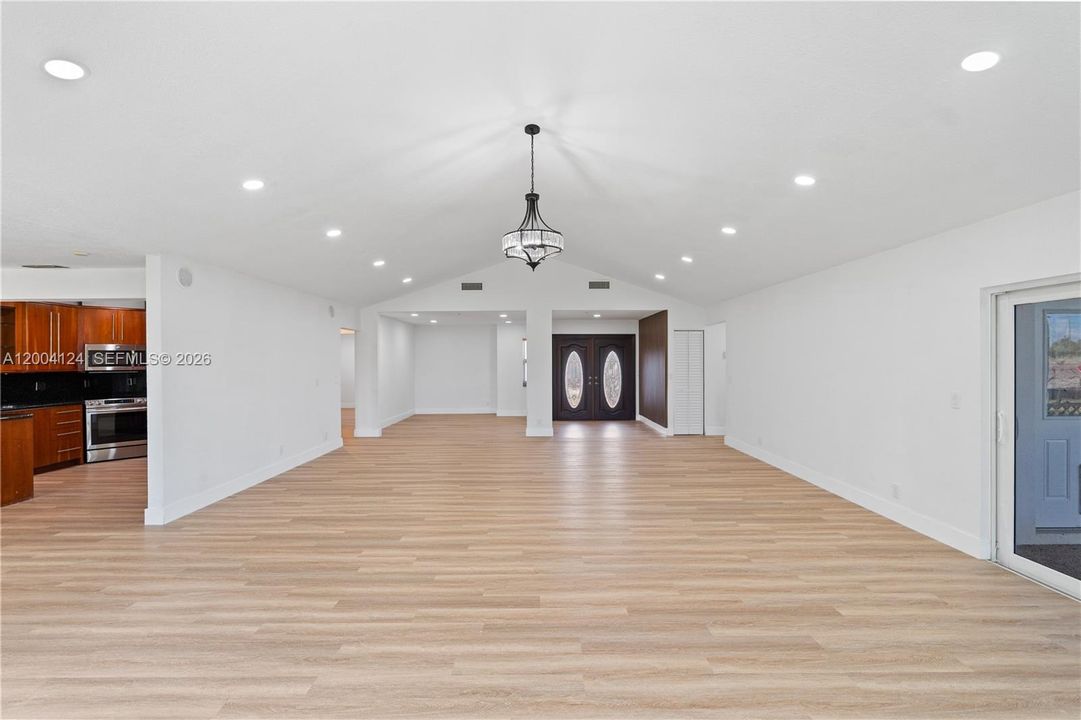 Activo con contrato: $599,900 (4 camas, 3 baños, 2664 Pies cuadrados)