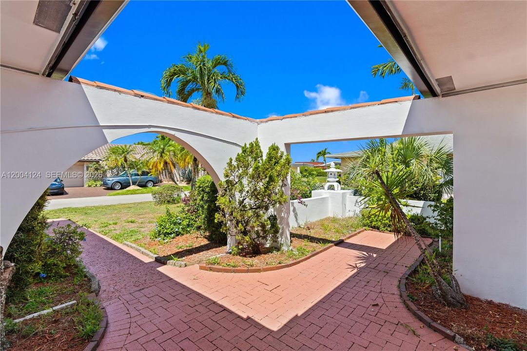 Activo con contrato: $599,900 (4 camas, 3 baños, 2664 Pies cuadrados)