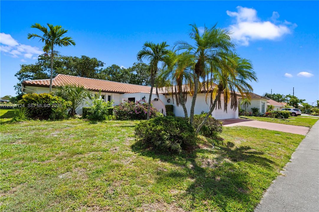 Activo con contrato: $599,900 (4 camas, 3 baños, 2664 Pies cuadrados)