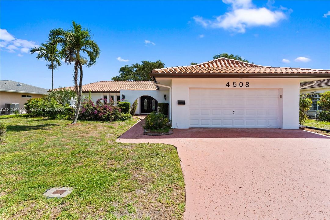 Activo con contrato: $599,900 (4 camas, 3 baños, 2664 Pies cuadrados)