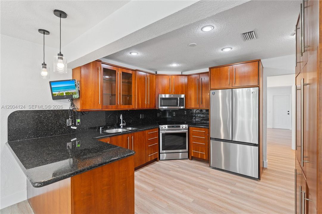 Activo con contrato: $599,900 (4 camas, 3 baños, 2664 Pies cuadrados)