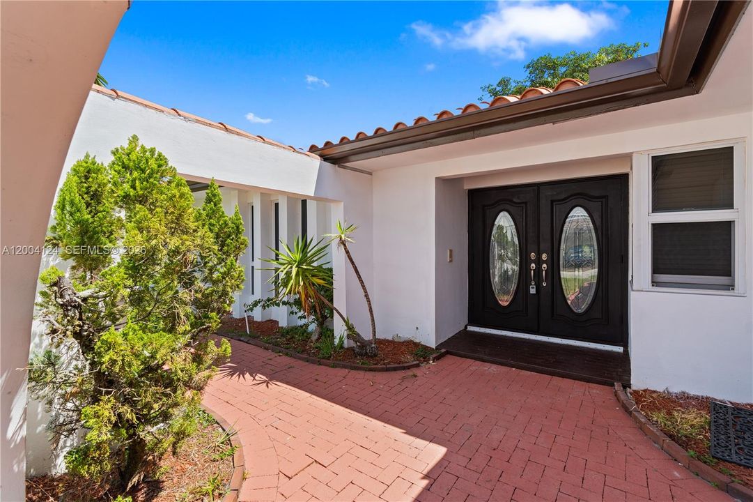 Activo con contrato: $599,900 (4 camas, 3 baños, 2664 Pies cuadrados)