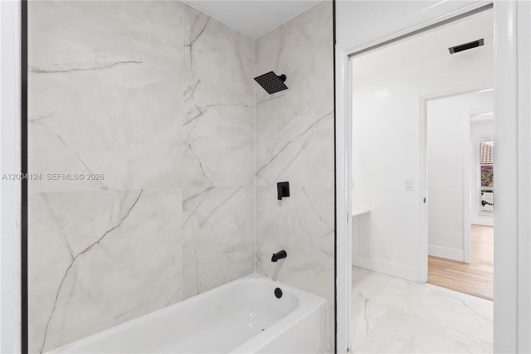 Activo con contrato: $599,900 (4 camas, 3 baños, 2664 Pies cuadrados)