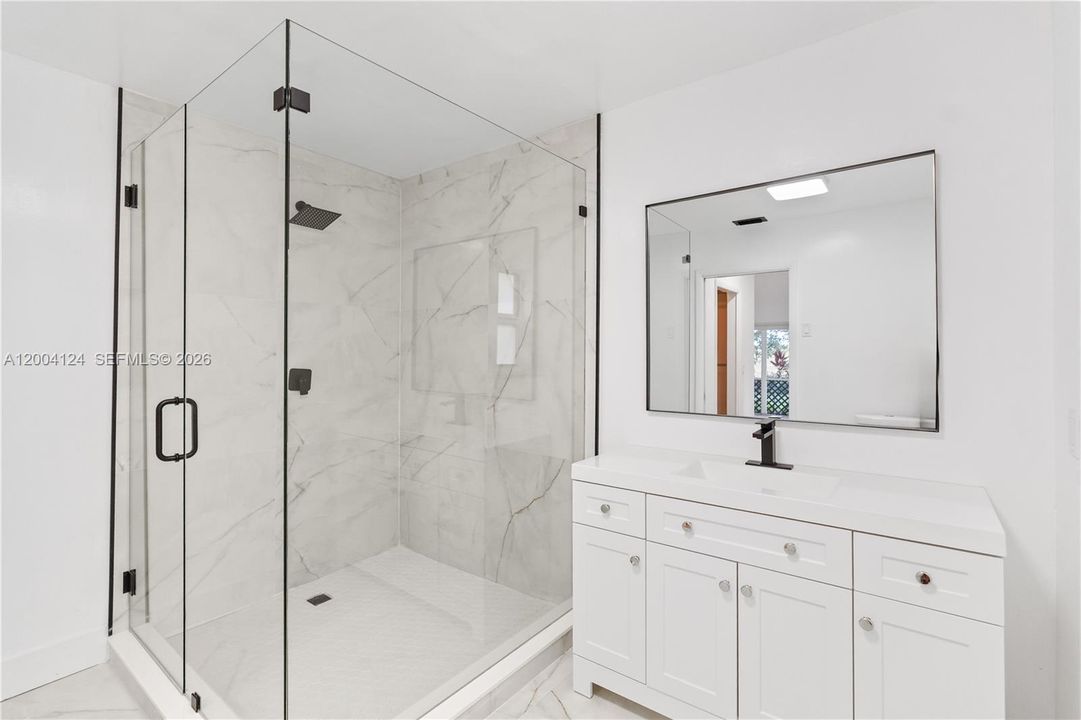 Activo con contrato: $599,900 (4 camas, 3 baños, 2664 Pies cuadrados)