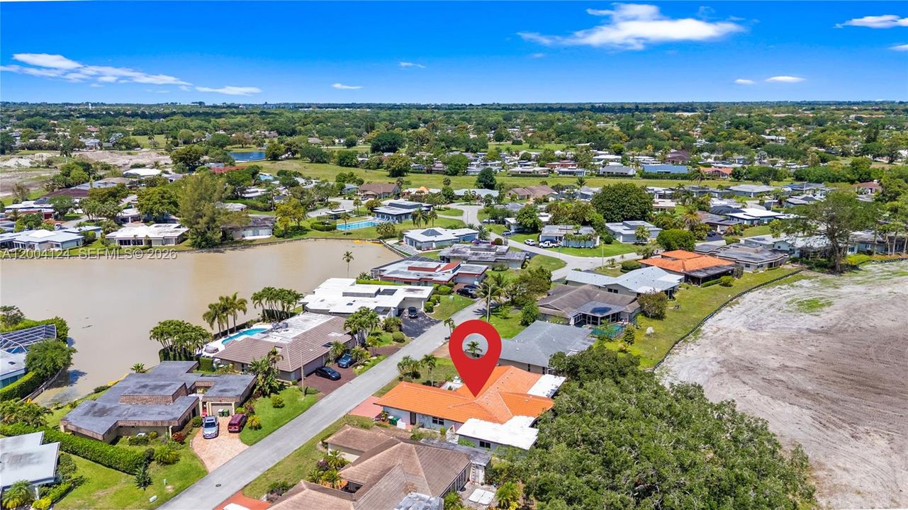 Activo con contrato: $599,900 (4 camas, 3 baños, 2664 Pies cuadrados)