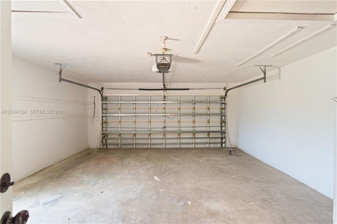 Activo con contrato: $599,900 (4 camas, 3 baños, 2664 Pies cuadrados)