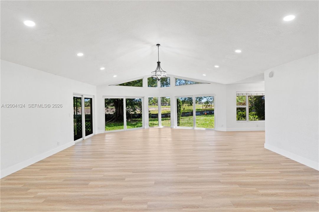 Activo con contrato: $599,900 (4 camas, 3 baños, 2664 Pies cuadrados)