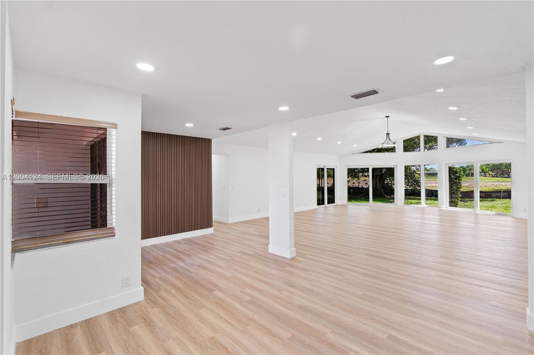 Activo con contrato: $599,900 (4 camas, 3 baños, 2664 Pies cuadrados)