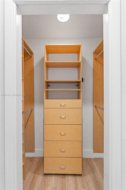 Activo con contrato: $599,900 (4 camas, 3 baños, 2664 Pies cuadrados)