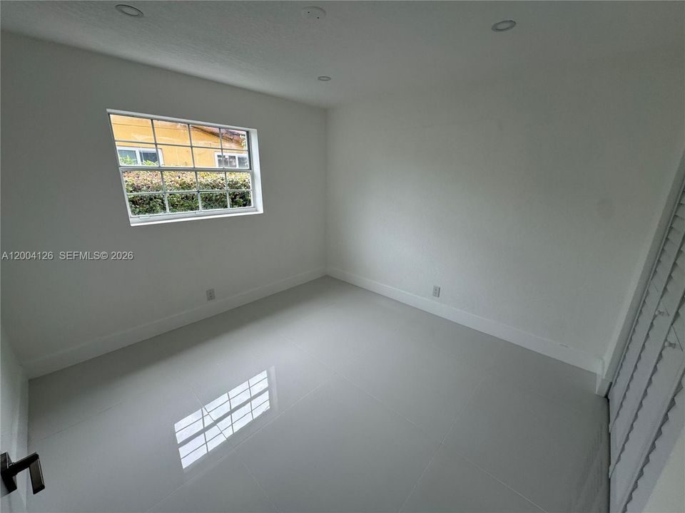 Activo con contrato: $785,000 (4 camas, 2 baños, 1701 Pies cuadrados)