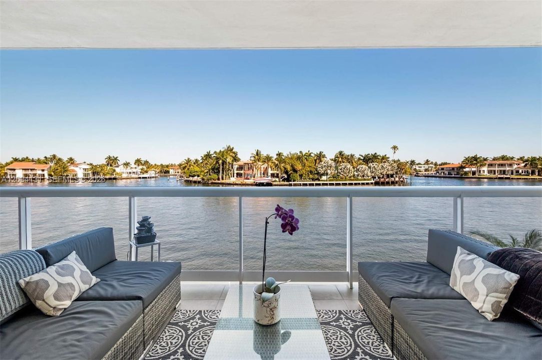 For Sale: $1,550,000 (3 beds, 3 baths, 2970 Square Feet)
