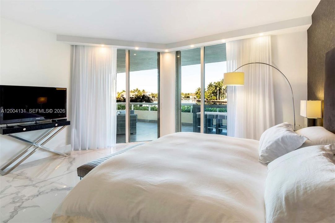 For Sale: $1,550,000 (3 beds, 3 baths, 2970 Square Feet)