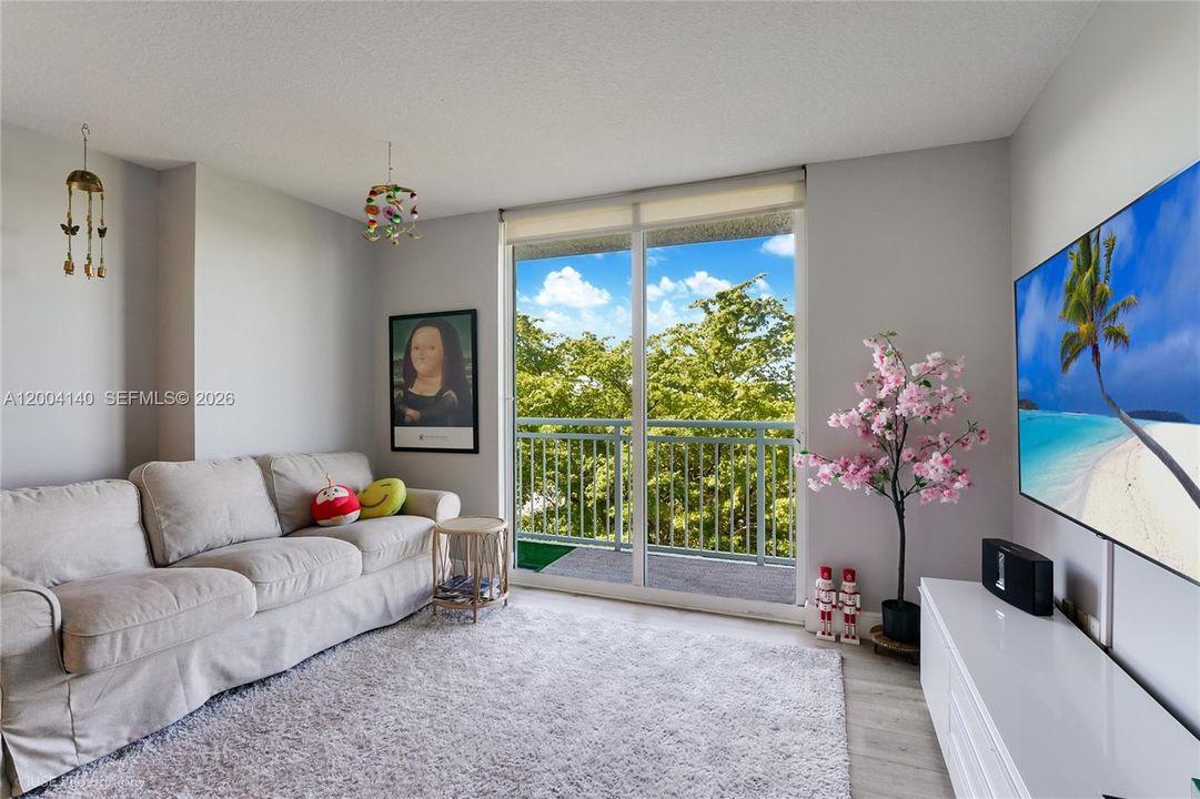 Недавно продано: $349,000 (1 спален, 1 ванн, 785 Квадратных фут)