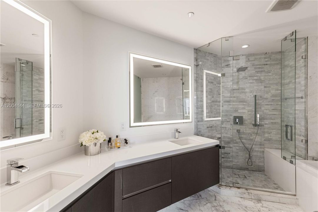 For Sale: $895,000 (1 beds, 2 baths, 1254 Square Feet)