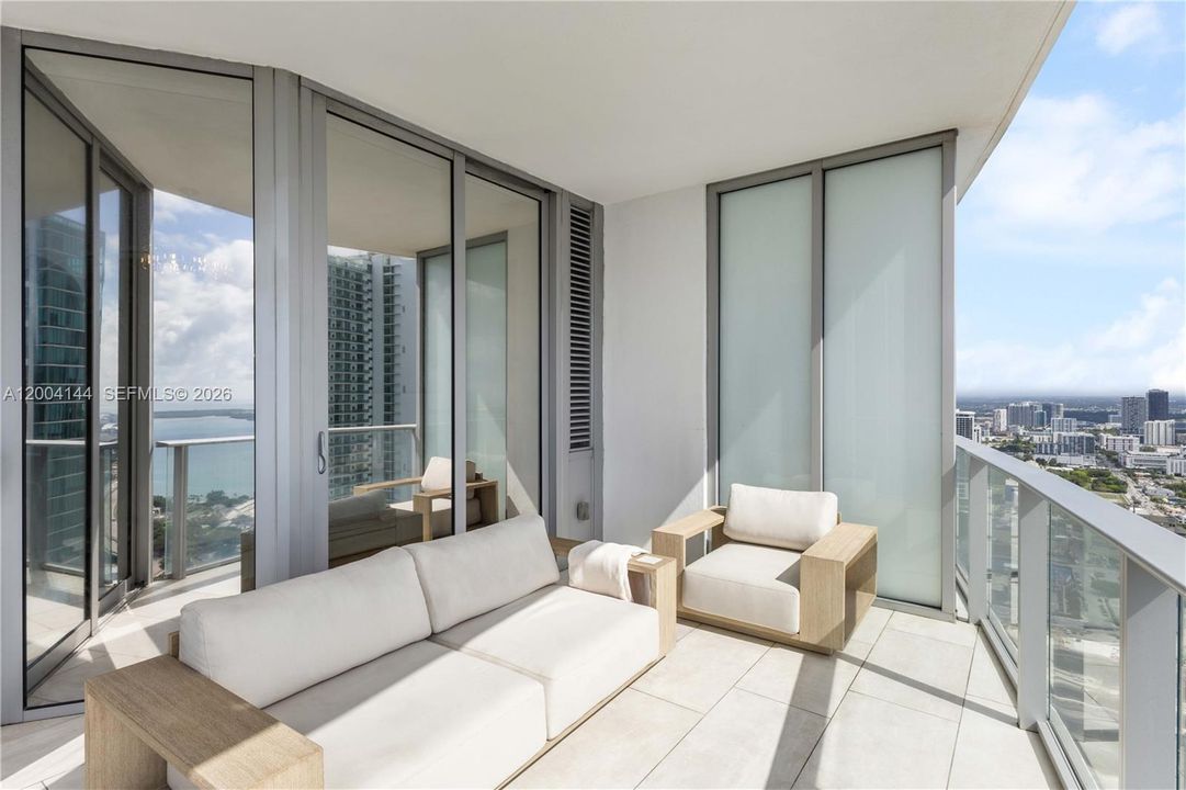 For Sale: $895,000 (1 beds, 2 baths, 1254 Square Feet)