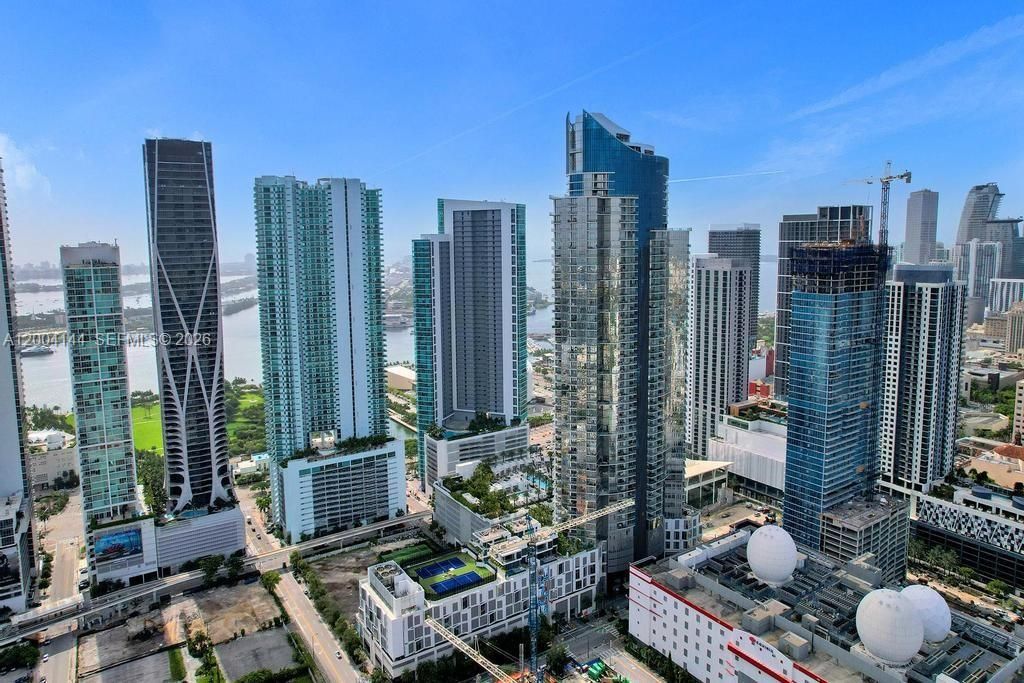 For Sale: $895,000 (1 beds, 2 baths, 1254 Square Feet)