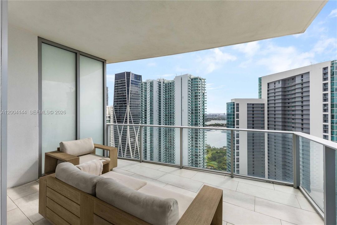 For Sale: $895,000 (1 beds, 2 baths, 1254 Square Feet)