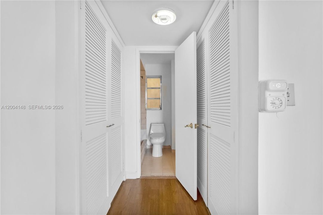 For Sale: $225,000 (1 beds, 1 baths, 839 Square Feet)